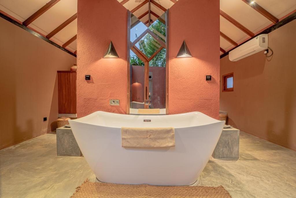 Nisala Villas Хикадува Екстериор снимка